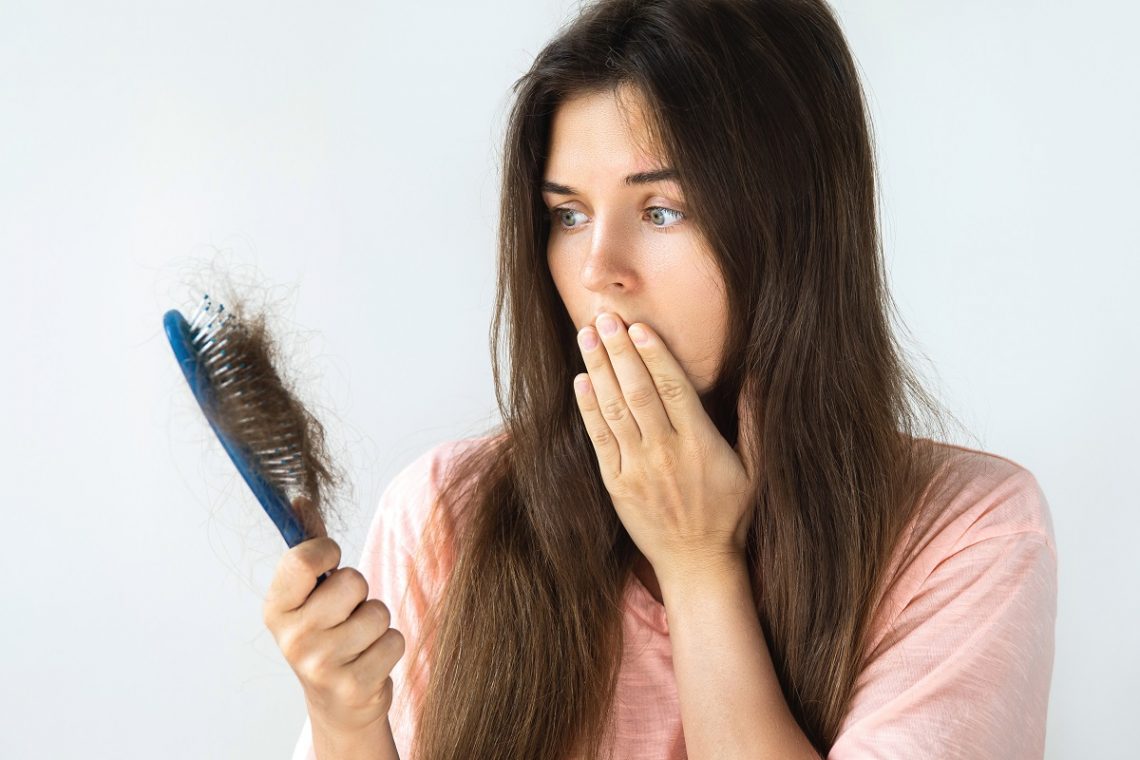 Por que é tão comum queda de cabelo no pós parto Mamãe Cia